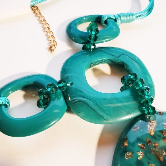 Turquoise Geometric pendant statement necklace - Picture 5 of 8